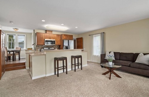 South Park Apartment | Charming Junipera One Bdrm in great location! (B)