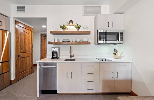 Tamarack Apartment | Charming King Studio