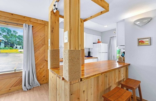 Canyon Lake Condo | Charming Lakeside Condo - Moments to Lake Fun