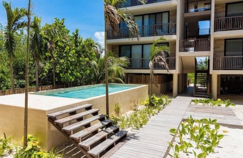 Isla Holbox Apartment | Charming Loft, Steps from the Beach & Pool View- D101