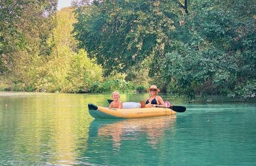 Prairie Lea House | Charming Log Cabin in Texas - Perfect Glamping Vacation on the San Marcos River near Kingsbury