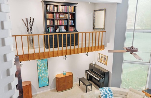 Allentown House | Charming Luxury 2-bedroom building in lovely Allentown with AC, fitness room