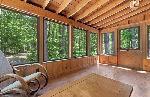 Bridgton Cottage | Charming Maine Cabin with Access to Shared Sandy Beach on Highland Lake!