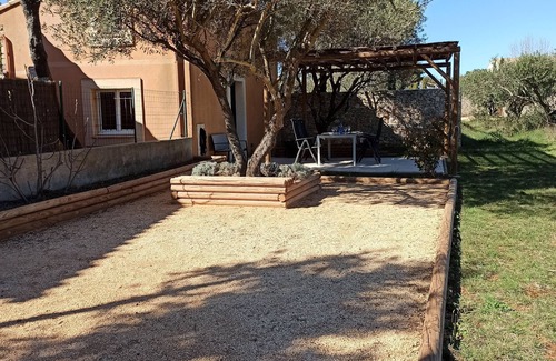 Saint-Siffret House | Charming Mazet in St Siffret near Uzès, very quiet in the heart of olive trees.