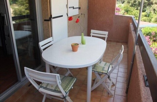 La Nartelle Apartment | Charming mazet, terrace, 300 m from the beach, right on the water.sleeps 4