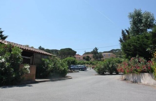 La Nartelle Apartment | Charming mazet, terrace, 300 m from the beach, right on the water.sleeps 4