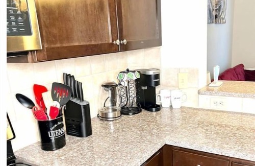 Home Park Apartment | Charming midtown oasis | No Service Fee |FREE parkn