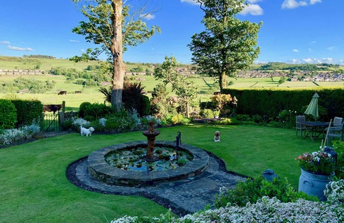 Ingrow House | Charming Modernized 16Th Century Farm House with stunning garden & views
