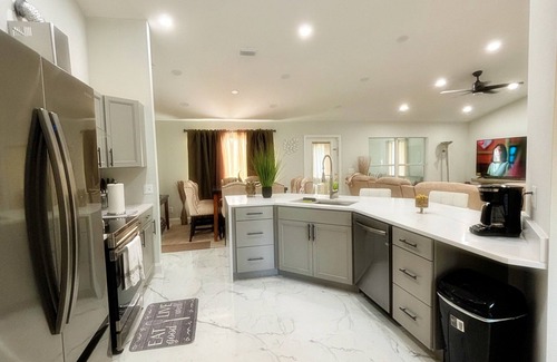 Port Malabar House | Charming & Modern 4-bedroom 2-bathroom in brilliant Palm Bay