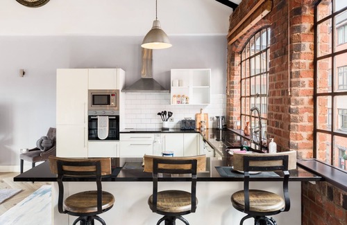 Birmingham City Centre House | Charming, modern and spacious 4bed townhome with WiFi in JQ with secure parking