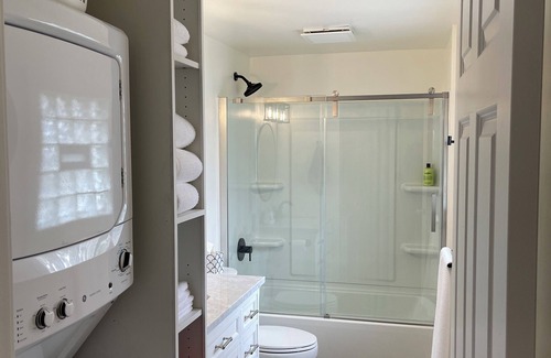 Midtown Apartment | Charming Modern Midtown in Vibrant area!