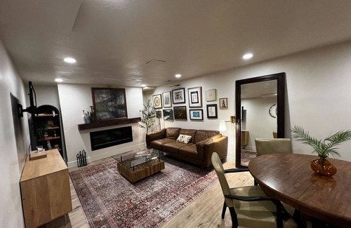 Downtown Salt Lake City House | Charming Modern-Transittional 2-bedroom house with AC, WiFi in perfect SLC