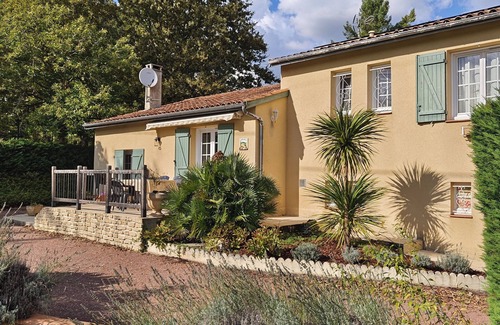 Fumel Villa | Charming modernised house with swimmingpool and view