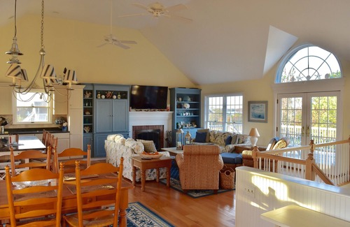 Montauk House | Charming Montauk Beach House off East Lake Drive - Sunset and Water Views