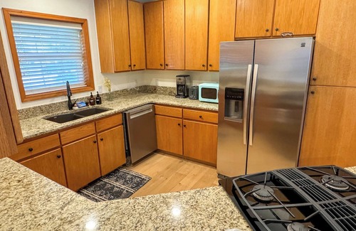Hailey House | Charming Mountain Getaway in Heart of Hailey + Gorgeous Yard & Hot Tub!