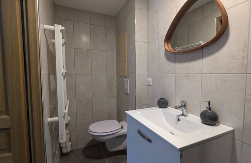 Rehaupal Bed & Breakfast | Charming Myosotis Room with Garden and DVD