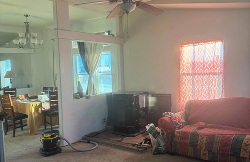 Crystal Bed & Breakfast | Charming oasis!This peaceful clean retreat is on your way to Death Valley.