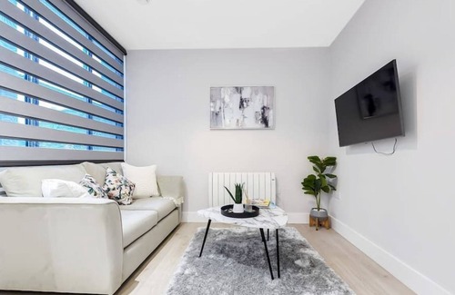 Harlington Apartment | Charming One bedroom flat mins from LHR