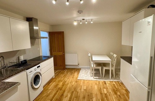 Harrow Road Apartment | Charming OneBedroom Sutherland Ave Central LondonE