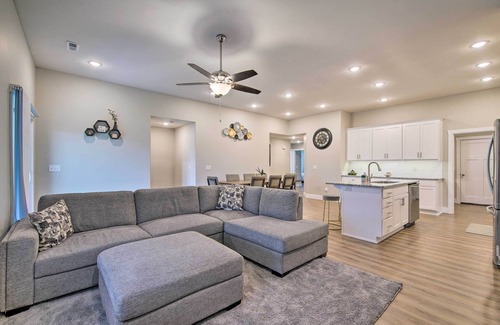 Ozark House | Charming Ozark Abode w/Yard & Pool Access