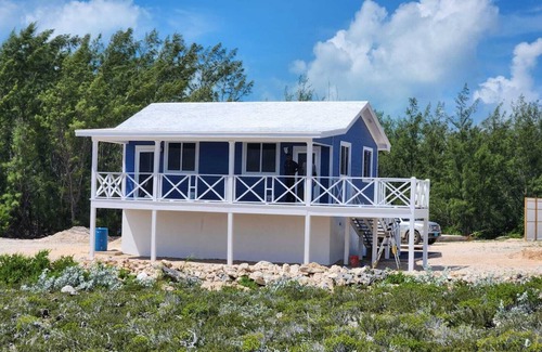 Winding Bay Cottage | Charming private cottage with WiFi and AC in beautiful Whale Point