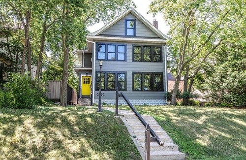 St. Anthony Park Apartment | Charming Parkview 4BR Duplex by State Fair, U of M, DT