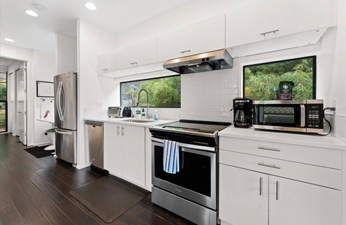 Southwest Hills House | Charming Patton Heights Bungalow in Portland with WiFi, AC
