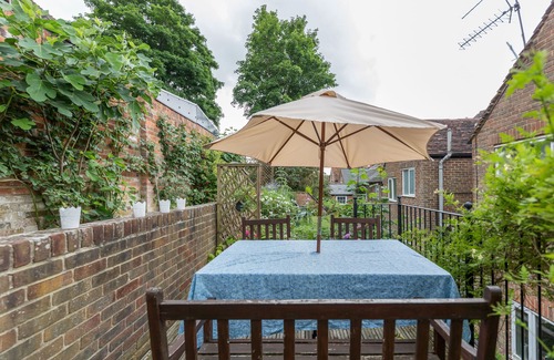 Winchester Cottage | Charming period cottage quietly located in the centre of Winchester