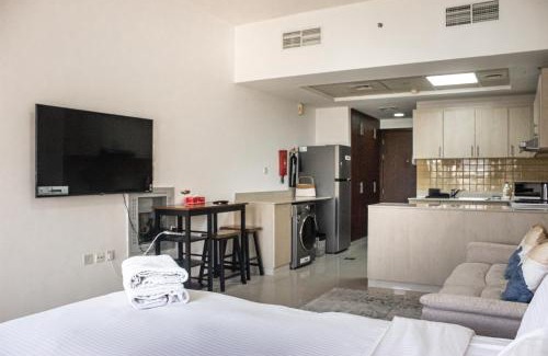 Bab Al Bahr Apartment | Charming Pool View Studio Retreat at Bab Al Bahr