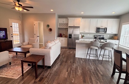 Johnson City House | Charming Private 2-bedroom House in the Center of Wonderful Johnson City!