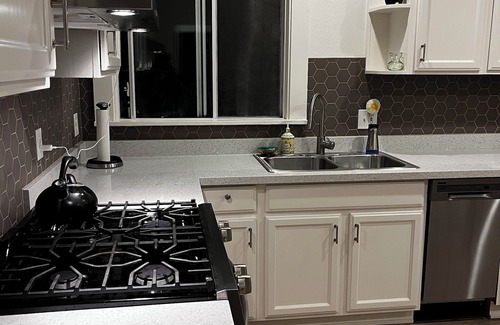 Oakland House | Charming, private 3BR cottage with WiFi, A/C, full washer & dryer in Oakland