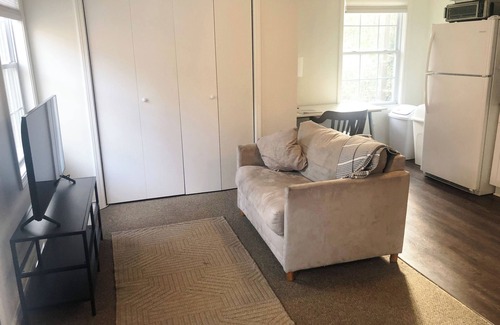 Lavista Park Cottage | Charming & Private Carriage House (downstairs)