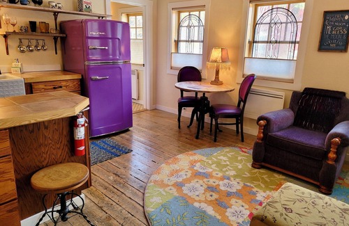 Winthrop Apartment | Charming Purple Sage 'Boardwalk' Apt located in downtown Winthrop, WA!
