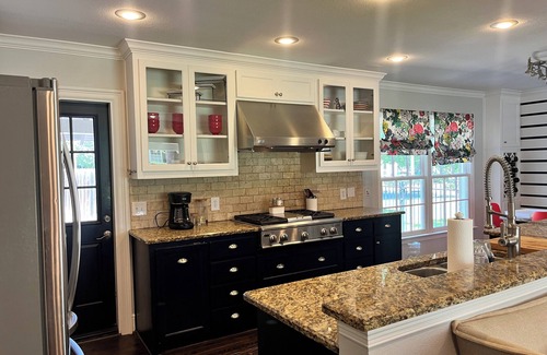 Hollywood - Santa Monica House | Charming Ranch - Near it All in East Dallas!