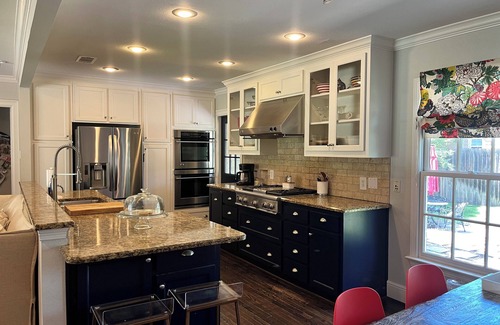 Hollywood - Santa Monica House | Charming Ranch - Near it All in East Dallas!
