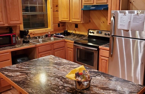 Winona Cabin | Charming ranch style log cabin with AC in scenic Winona