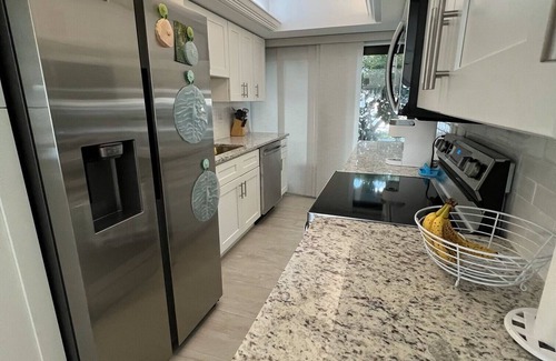 Venice Condo | Charming, recently renovated 2-bedroom condo with AC, WiFi in fabulous Venice