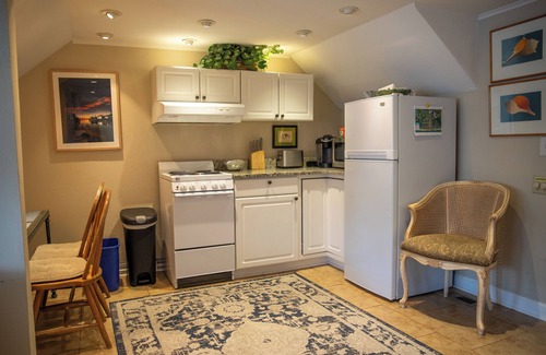 The Pines Apartment | Charming Rehoboth Beach Apartment - 1.5 Blocks to the Beach!