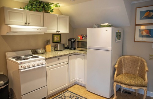 The Pines Apartment | Charming Rehoboth Beach Apartment - 1.5 Blocks to the Beach!
