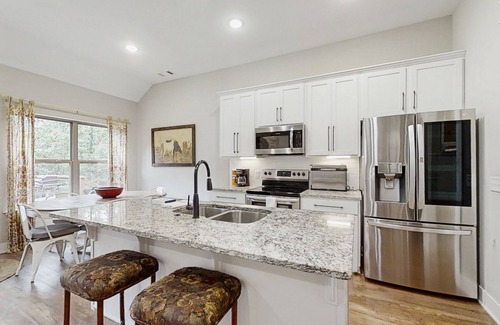 Bella Vista House | Charming retreat home w/disc golf gear, gourmet kitchen, & a spacious backyard