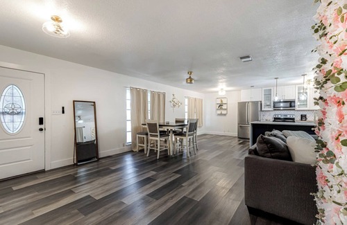 North San Antonio - SAT House | Charming Retreat in San Antonio