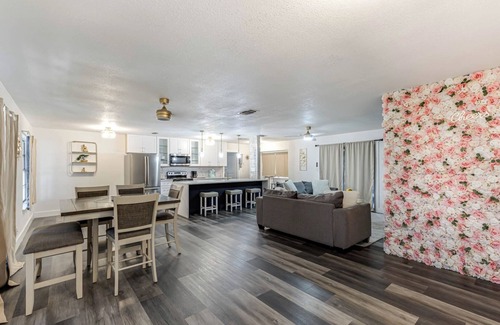 North San Antonio - SAT House | Charming Retreat in San Antonio
