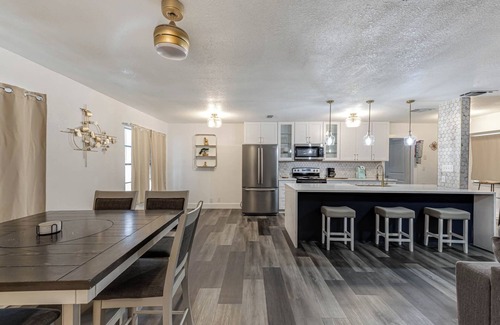 North San Antonio - SAT House | Charming Retreat in San Antonio