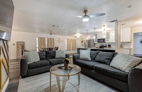 North San Antonio - SAT House | Charming Retreat in San Antonio