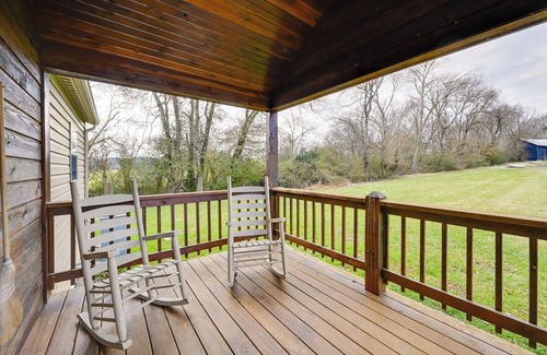 Bakerton Apartment | Charming Retreat w/Porches in Burkesville!