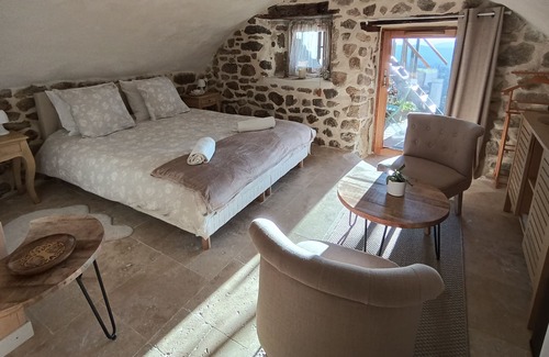 Vernoux-en-Vivarais Bed & Breakfast | Charming room with exceptional view