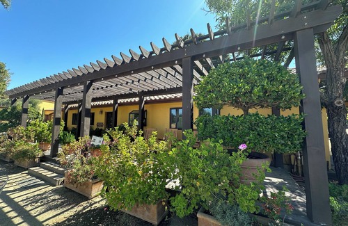 North Woodbridge Cottage | Charming Romantic River Cottage in Lodi Wine and Country