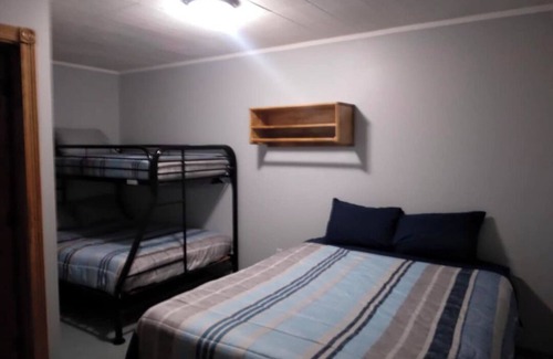 Hemphill House | Charming Room in peaceful Hemphill with WiFi, AC and a before of Toledo Bend
