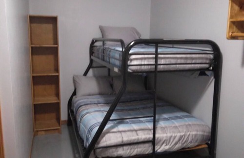 Hemphill House | Charming Room in peaceful Hemphill with WiFi, AC and a before of Toledo Bend