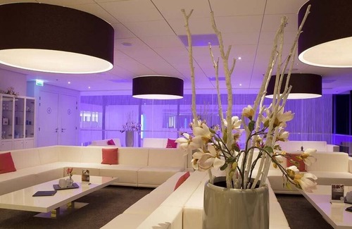 Leiden Hotel | Charming Room Near Castle Ruins with Indoor Pool and Spa